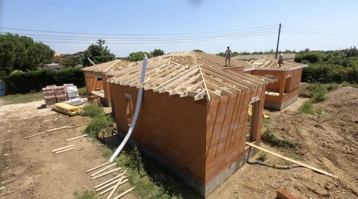 Photo de chantier Allotoiture33 (charpente traditionnelle en bois pour construction neuve en gironde) à Mios.